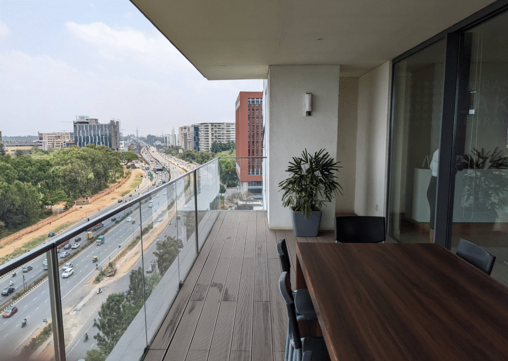 Embassy Lake Terraces — photo 3