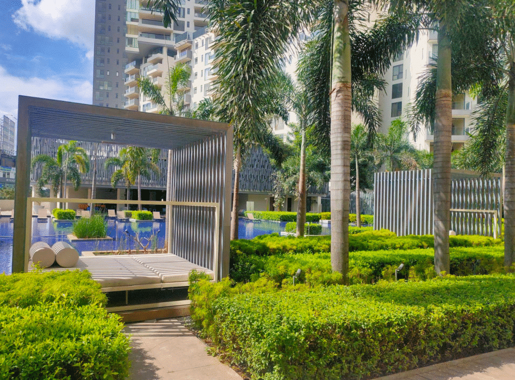 Embassy Lake Terraces — photo 6