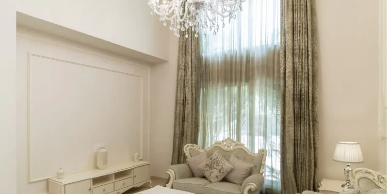 678982e54d159b92d3896c68_Double height living room