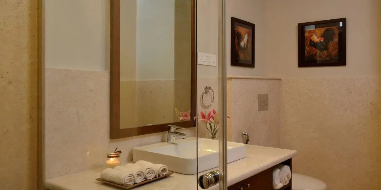Duplex-Master-Bathroom-Maratt-Pimento-Condovillas