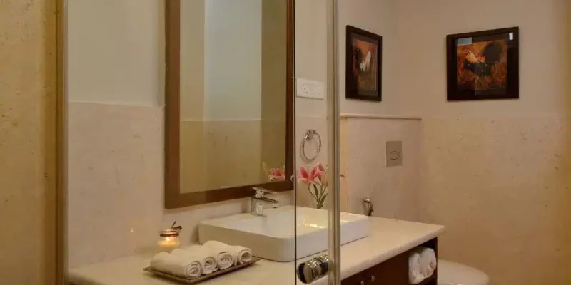 Duplex-Master-Bathroom-Maratt-Pimento-Condovillas